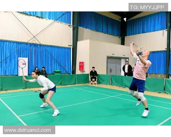 成都羽毛球队总决赛精彩点评团队协作展现无遗的默契与实力 成都羽毛球队总决赛精彩点评团队协作展现无遗的默契与实力